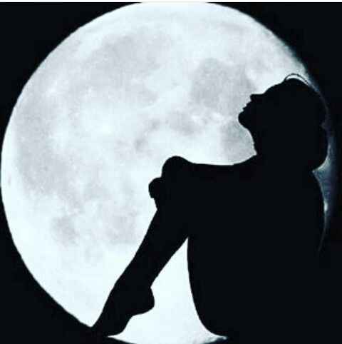 No la veré contigo pero la miraré pensando en ti.....❤️🌹Que la luna te lleve mi beso, que soñeis bonito 😘😘😘❤️❤️❤️
