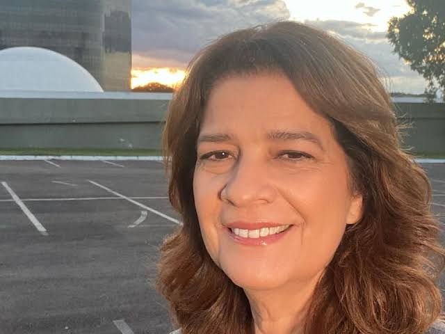 LuizTadeu's tweet photo. Essa é a 'jornalista" da @globo , Delis Ortiz, que fomentou  o ódio e está colocando em risco a vida dos brasileiros que o governo Lula conseguiu tirar de Gaza. Para trabalhar na Globo precisa ser muito canalha mesmo. https://t.co/l4PSTJ2DxQ