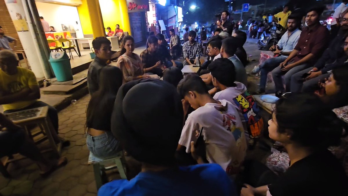 BaggaNeha's tweet image. &quot;मध्य प्रदेश के युवाओं के मन में मोदी&quot;

झूठे चुनावी वादे करने वाली कांग्रेस को पहली बार मतदान करने वाले युवा दे रहे जवाब... 

युवा कह रहे बार-बार, फिर इस बार भाजपा सरकार।

#MyFirstVoteForModi 
#MadhyaPradeshElections2023