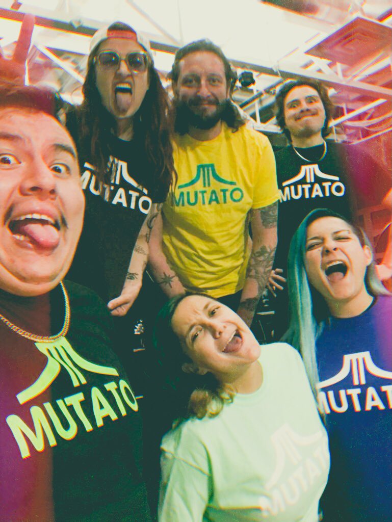 CarrionKids's tweet photo. ¡Ya estamos de regreso en México! Que increíble gira vivimos 🔥 Gracias a todos los amigos, familia, promotores, y bandas hermosas con las que compartimos por hacernos sentir en casa y hacer esto posible. Los amamos ♥️ @TheShivas @Goyri @rickshawstopsf @lolipoprecords https://t.co/lhsK7q0ecO