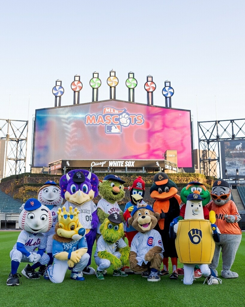 📍MLB Mascot Conference Fredbird arrived in style, partied with his pals,  and even hit up the Mascot Hall of Fame., image size:818x1024