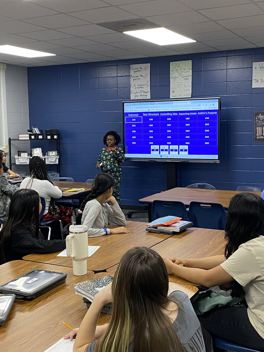 Kristinbevan1's tweet photo. 6th grad ELA teachers swapped classes! It helps the teachers get to know EVERY student and it helps the students hear things from a different perspective! #Hildelevelsup
#mustangnation #hildejoy #KleinELA https://t.co/cM178BUeH5