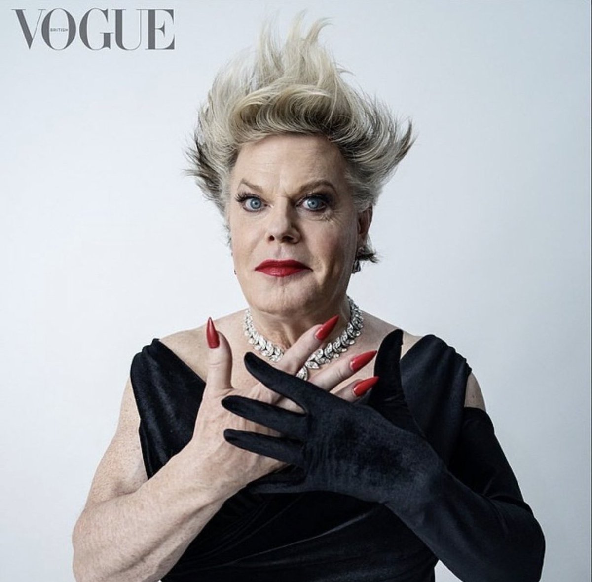 T0MB0Y0's tweet image. My, my those hands are strategically placed.
#FraudAwarenessWeek