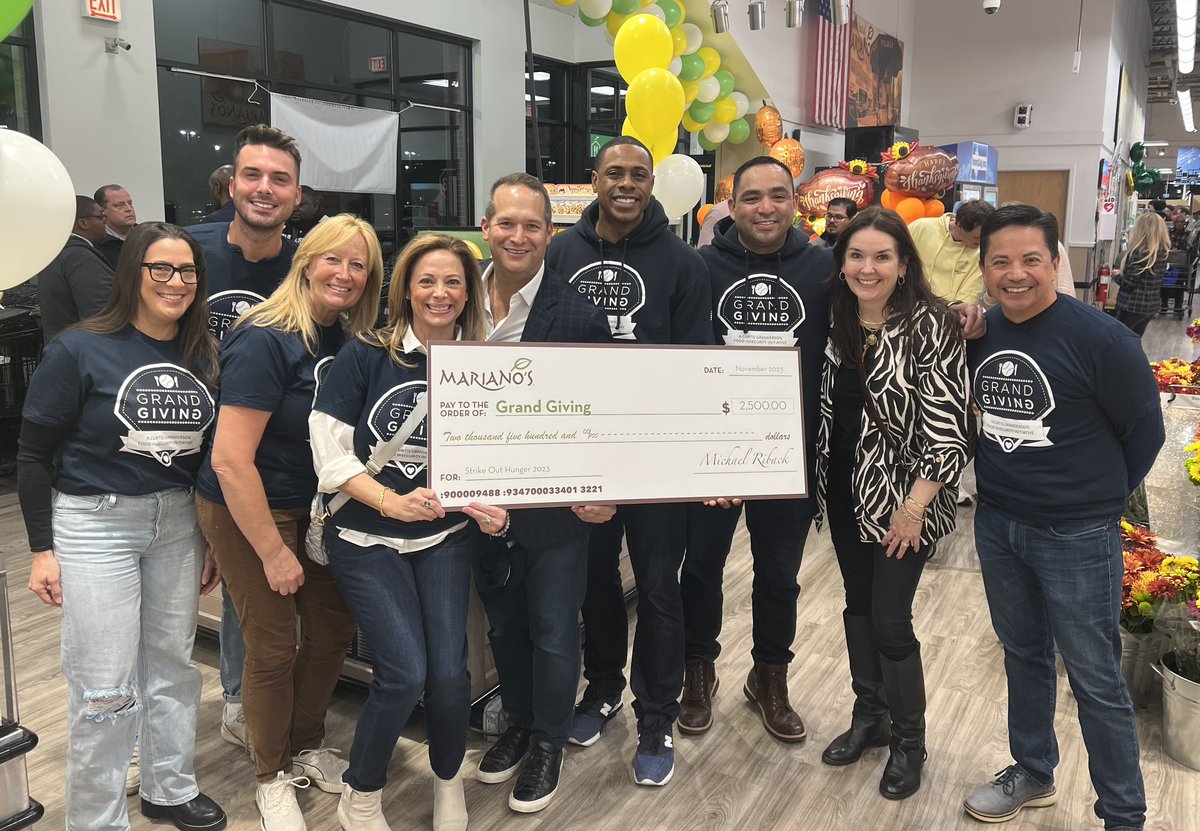 What a great night at the Roscoe Village Mariano’s for their grand re-opening! <a href="/cgrand3/">Curtis Granderson</a> was on hand to promote #grandgiving, a food insecurity initiative with <a href="/MarianosMarket/">Mariano's</a> and accept at $2500 donation from Michael Riback! Thanks to all the GG brand ambassadors!