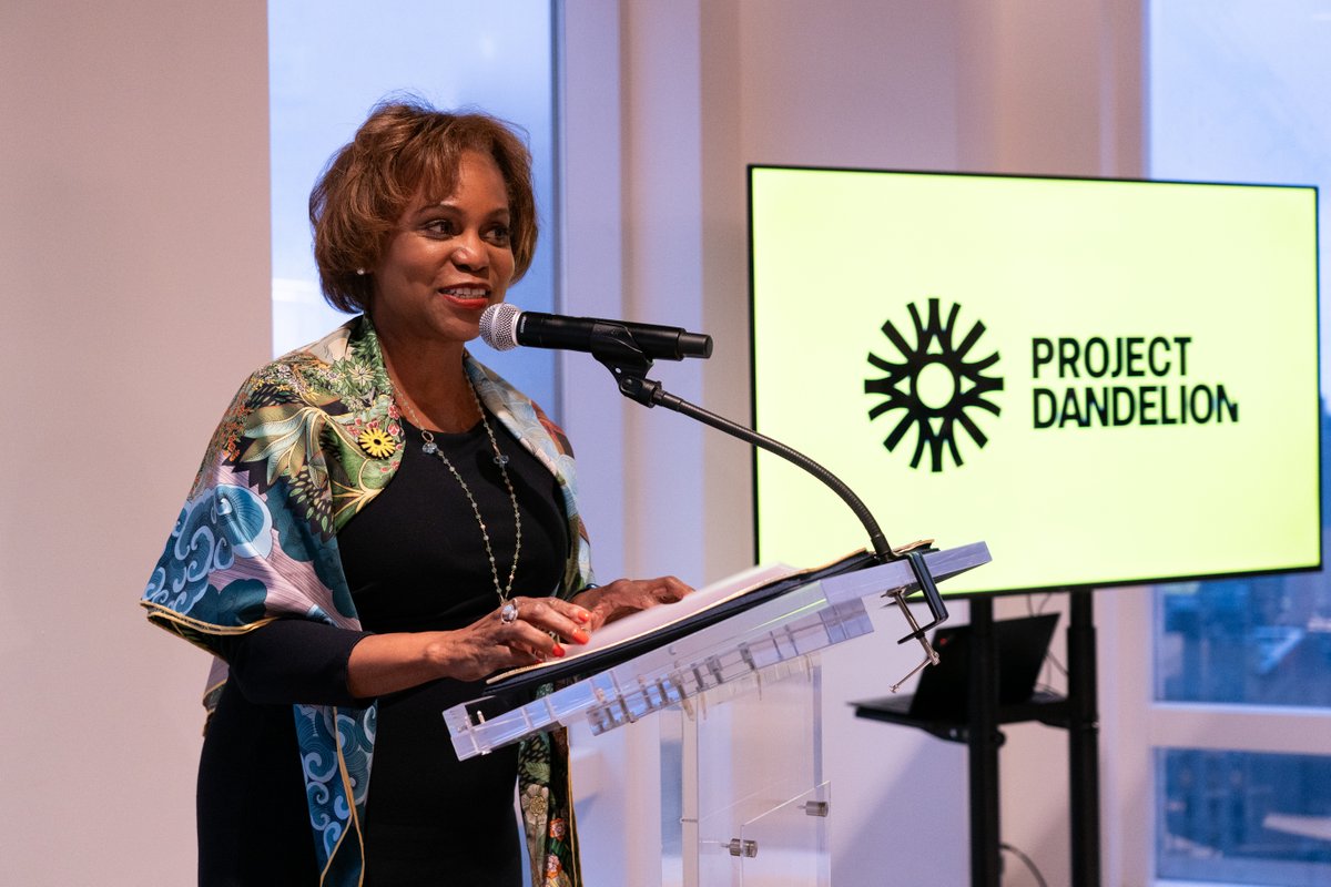 projdandelion's tweet image. #ProjectDandelion hosted a reception at UNGA with the @RockefellerFdn, a supporter and partner of Project Dandelion, with 200+ women leaders uniting in the climate movement. Natalye Paquin and @JaneFonda are Dandelions. 

#UNGA2023 #ClimateWeek2023 #IAmaDandelion