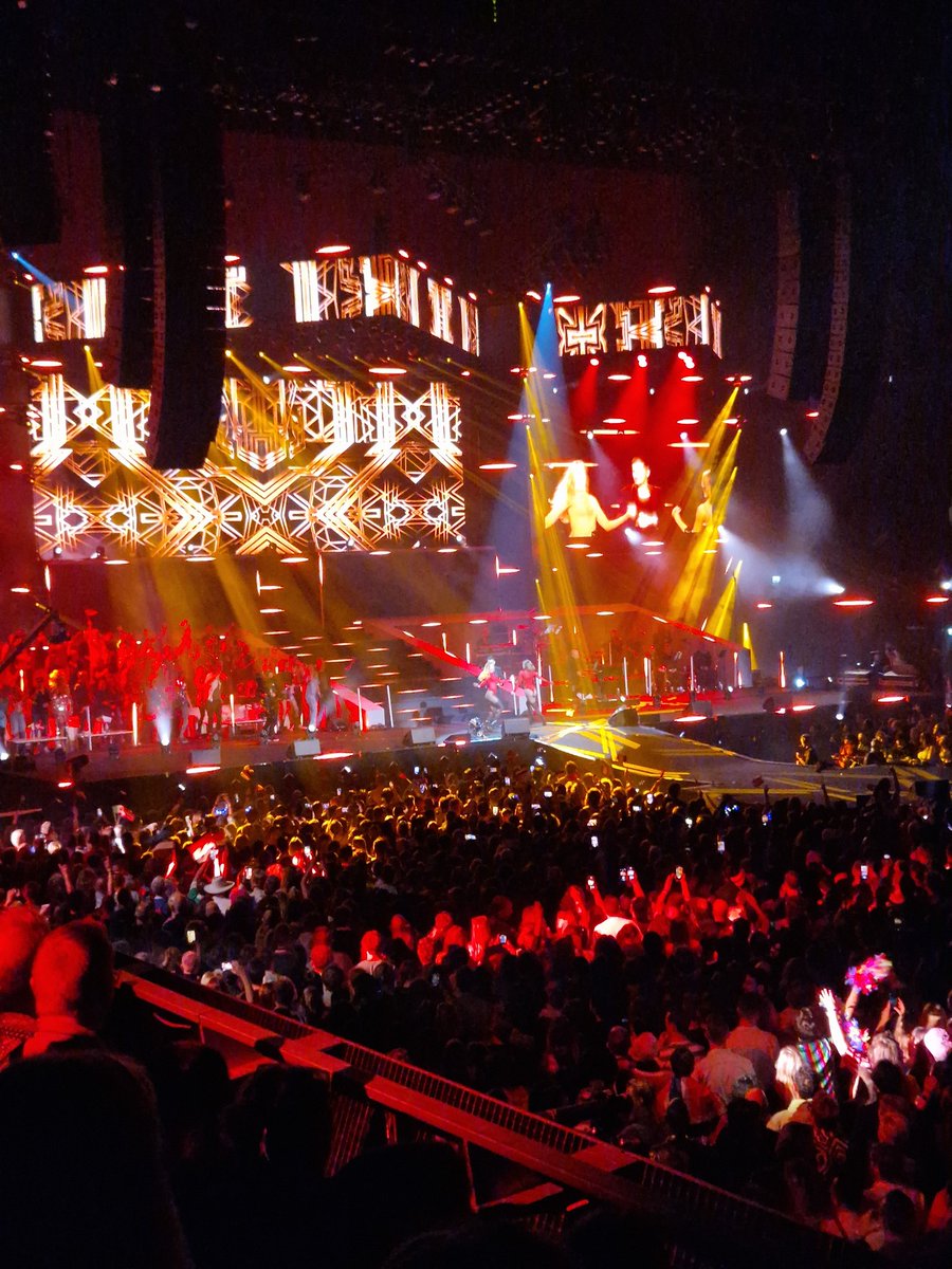 Bij Het Grote Songfestivalfeest in de Ziggo <a href="/RichardCrommert/">Richard van de Crommert</a> <a href="/katjalenoir/">Katja Zwart</a>