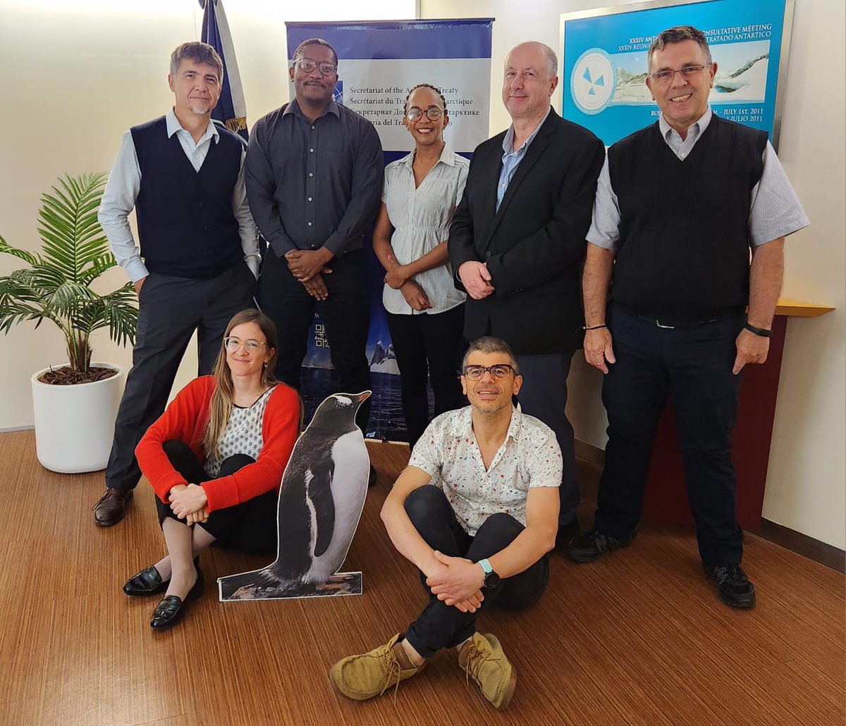 AntarcticTreaty's tweet photo. This week, the Secretariat welcomed representatives from South Africa Ms. Daisy Kotsedi and Mr. Siyabulela Mngxekeza from @environmentza for training on the Secretariat tools and services and the Antarctic Treaty system. 🇿🇦🇦🇶

Read more: https://t.co/7d1pZhTbEB https://t.co/JG9QsRnmod