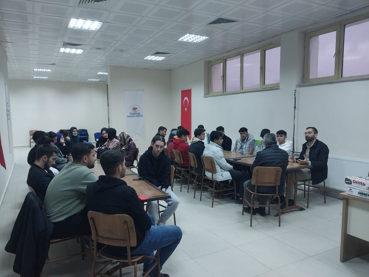 TokatKYGM's tweet photo. Turhal Yurt Müdürlüğünde Hasbihal Programi kapsamında öğrencilerimizle biraraya gelen Gençlik Merkezi koordinatörümüz İmam Hatip Hasan  ÖZÇELİK hocamız ve Manevi Danısmanlarimizin katkilariyla yakın akrabası vefat eden öğrencilerimiz için dua programı düzenledi. https://t.co/Q5iWOa3Ilc