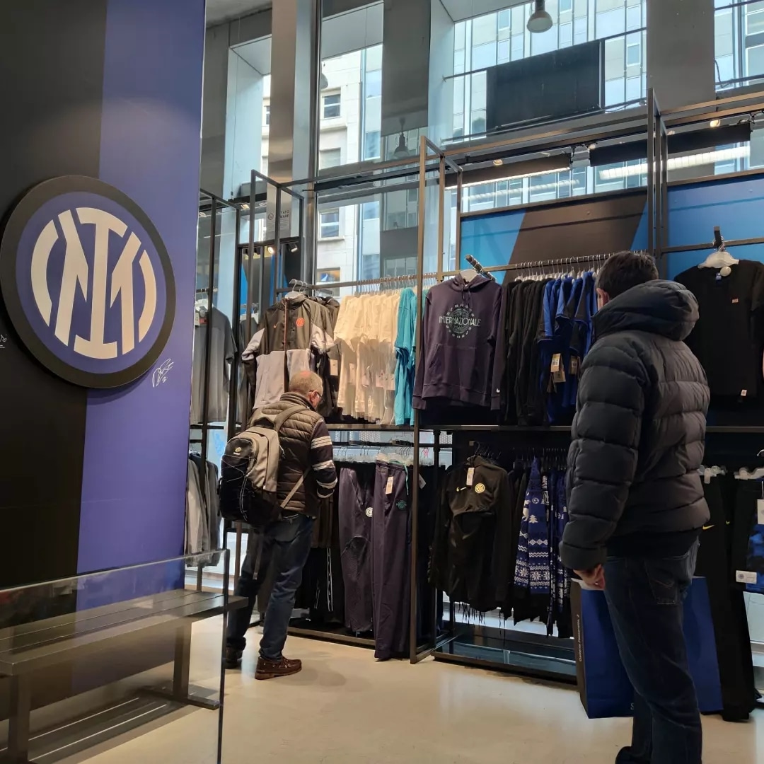 FilippoDeZan6's tweet photo. Visitiamo l'Inter store di Milano!!๐
#interstoremilano๐ค๐๐ฎ๐น๐๏ธ#inter https://t.co/KldNQ19K0q