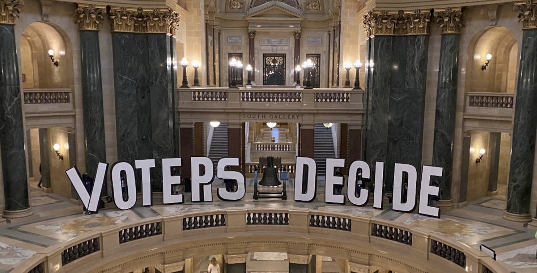 Join individuals from all over Wisconsin in support of fair voting maps in Madison, Milwaukee, Green Bay, and Eau Claire on Tuesday, Nov. 21!

Sign up for a rally here: docs.google.com/forms/d/e/1FAI…