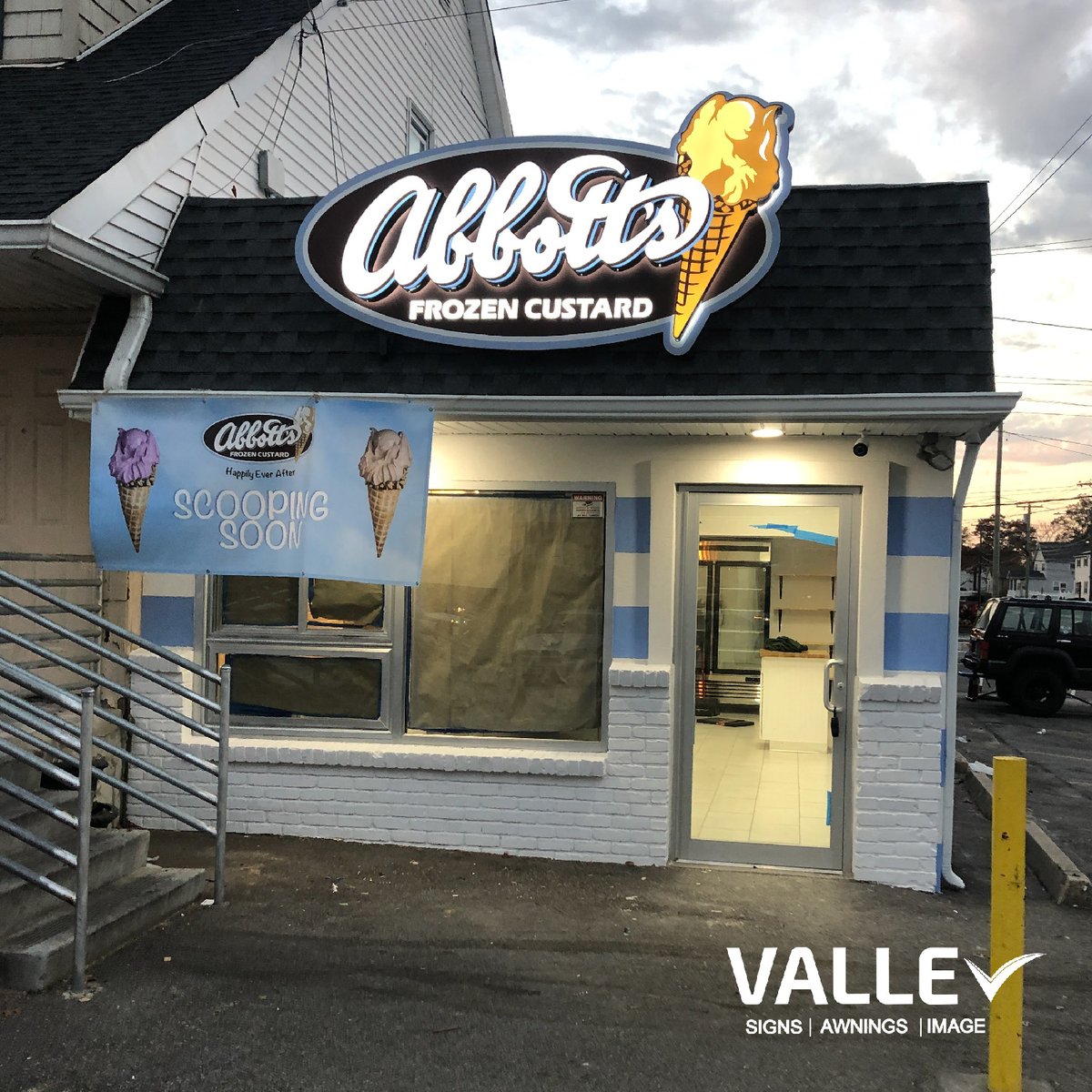 vallesigns's tweet photo. Get ready for a dash of brilliance at Abbott’s Frozen Custard Of Lindenhurst.  We're thrilled to unveil our brand-new Channel Letters that will light up the night and add a sprinkle of magic to your frozen custard experience! 💫🍦
(516) 408-3440
https://t.co/m8msO4ZlMk https://t.co/17JrRRY6ac