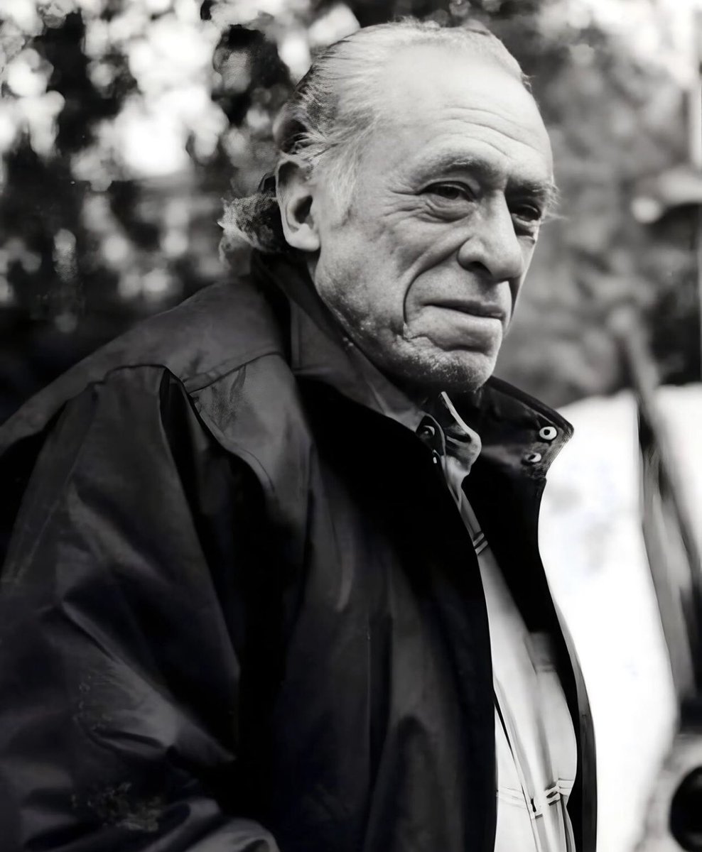 Dikkat eksikliğim yok, insanları bilerek dinlemiyorum.

Bukowski