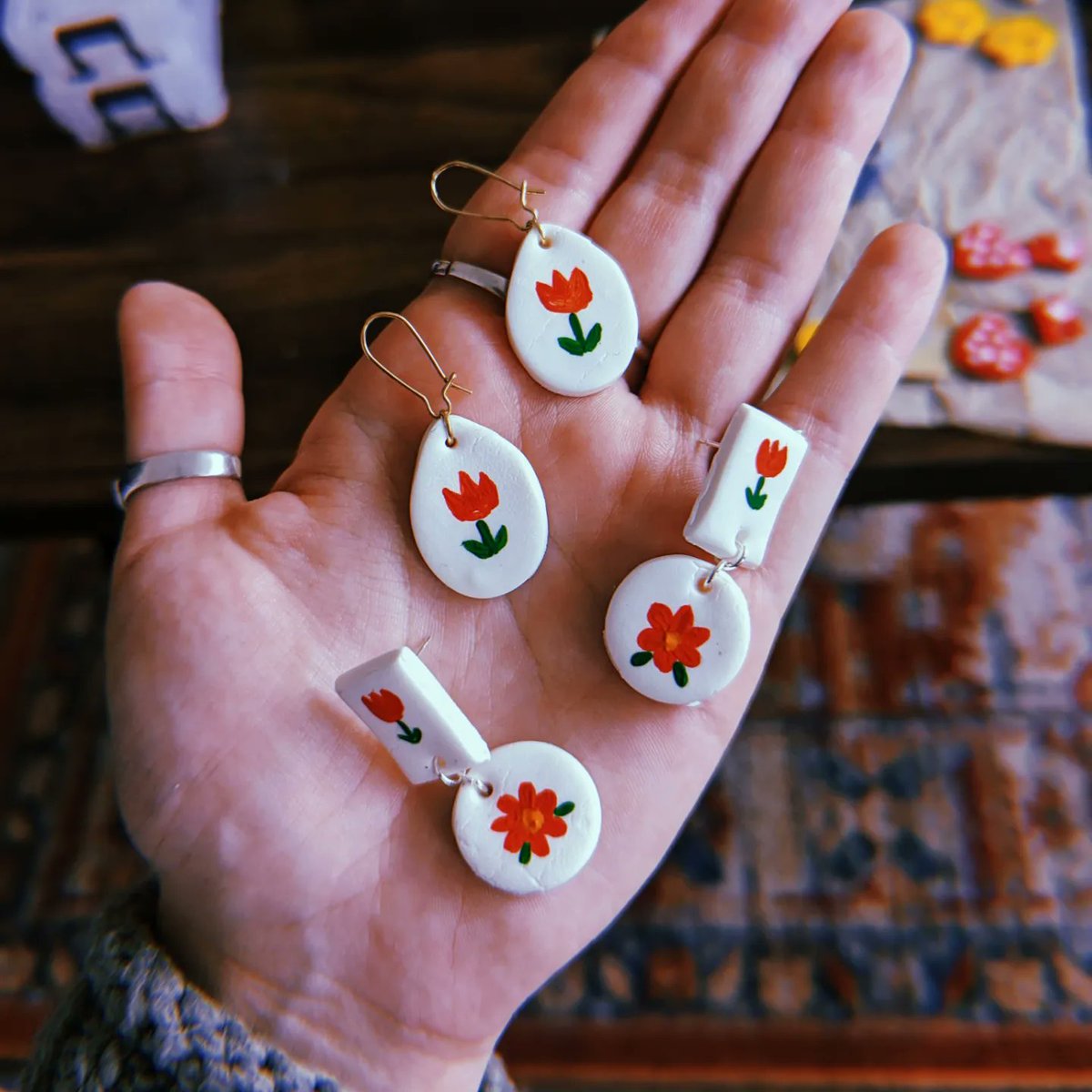 auipvu's tweet photo. I make art and do crafts for better mental health 🌞 Follow me on TikTok or Instagram to join the fun https://t.co/g5wCYbLnEX https://t.co/rhWIe6rACz