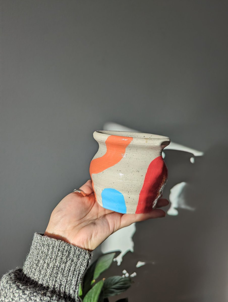 auipvu's tweet photo. I make art and do crafts for better mental health 🌞 Follow me on TikTok or Instagram to join the fun https://t.co/g5wCYbLnEX https://t.co/rhWIe6rACz