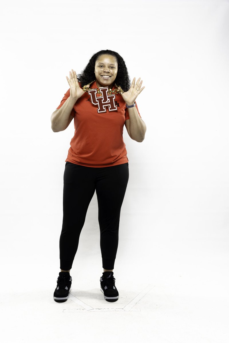 UHCougarWBB's tweet photo. Happy Birthday Coach @ChynnaG_ 🥳🎂🎉
#EverythingMatter x #GoCoogs https://t.co/8pe8K8HdoN