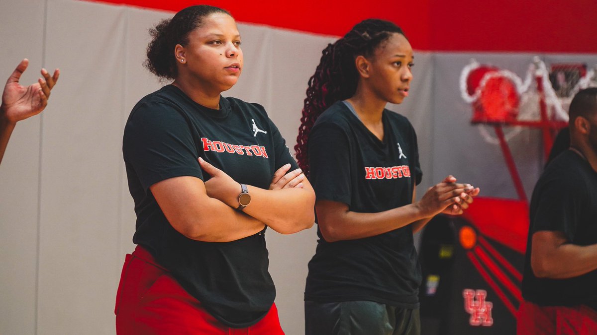 UHCougarWBB's tweet photo. Happy Birthday Coach @ChynnaG_ 🥳🎂🎉
#EverythingMatter x #GoCoogs https://t.co/8pe8K8HdoN