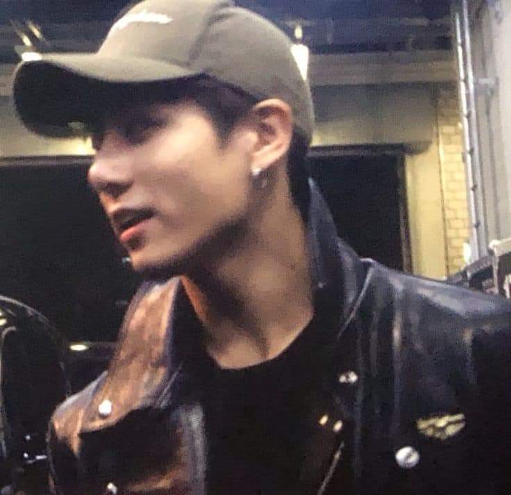 lumikoook's tweet photo. ᴜ ʜᴇʟᴘᴇᴅ ʙʀᴏ || #kooktaeau 

En donde Jungkook necesita una pareja para el baile de su escuela y Taehyung su amigo que se cambió de escuela, decide ayudarlo. 

—¡¡Déjame ayudarte bro!!—

•No hay roles, solo lean

#comedy
#FluffFluff
#Drama
#kookvau https://t.co/cgTKdFVQjZ