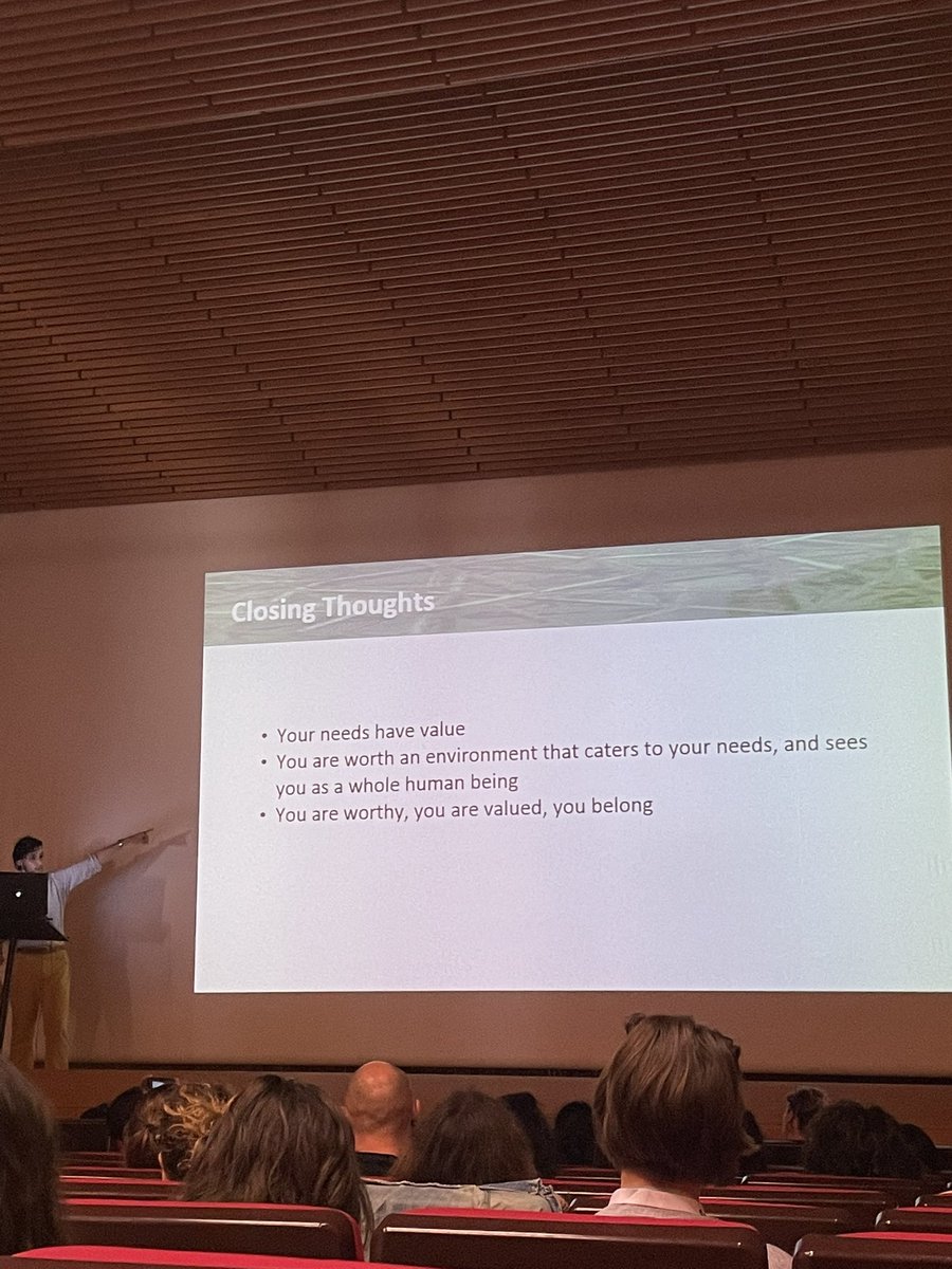 LutherRisa's tweet photo. Had the opportunity today to present my dissertation pilot data at the  @AHEADmeeting_ 🦷💀 met and talked to so many amazing scientists (in both English and Spanish) and heard some amazing talks today! A small but mighty conference for sure 💪🏽 #AHEAD23 #humanevolution #primates https://t.co/zSqB1kOtjG
