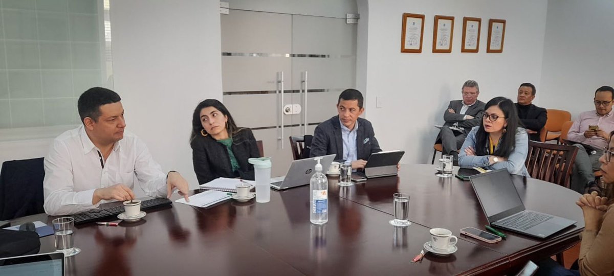 fcolombiaenpaz's tweet image. En reunión con el @ContactoDapre, se realizó seguimiento a la ejecución financiera y a las proyecciones para el 2024 del @fcolombiaenpaz ,con el fin de lograr mayor gestión en territorio en el menor tiempo posible. Estamos #ConstruyendoPaz con el #GobiernoDelCambio 🌻👨‍🌾