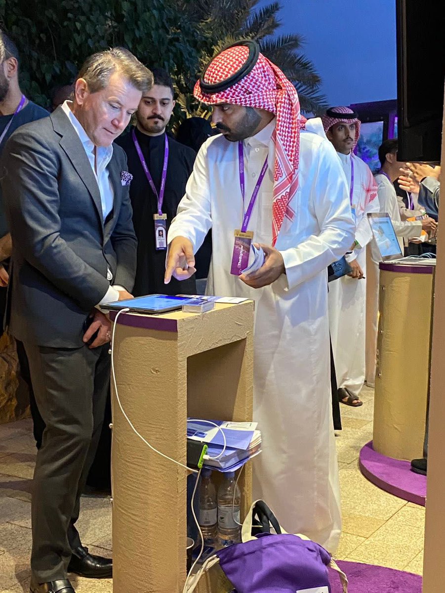 Abdulrhm1n's tweet photo. Thrilled to be part of #منتدى_مسك_العالمي through #MISKLaunchpad 4.0! 🚀 Our team's journey has been incredible, and it was an honor to have Mr. @robertherjavec visit our booth. His insights were invaluable, making this experience truly memorable! 🌟
#MGF23 #BIGNOW https://t.co/yEN1P0DRKa
