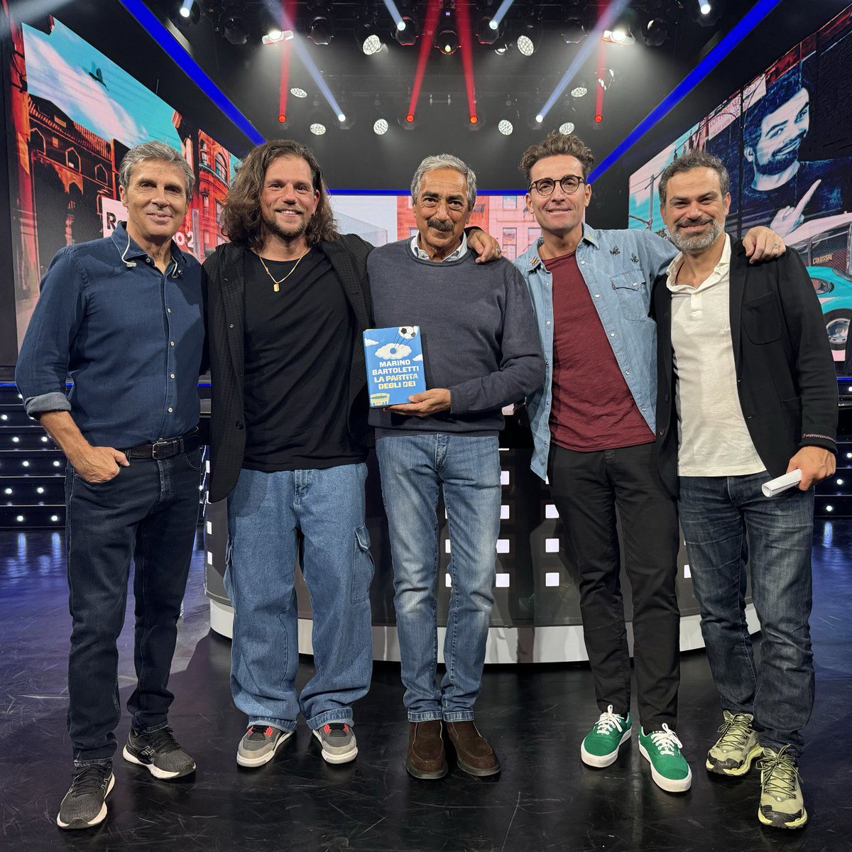 RaiRadio2's tweet photo. 🙌 Grazie a @EnricoNigiotti, @PintusAngelo e Marino Bartoletti per essere stati con noi a #Radio2SocialClub 📻
￼
Rivedi la puntata lunedì alle 8.45 su @RaiDue 📺
https://t.co/S3rqbBuChx https://t.co/ldcvrhrZcC