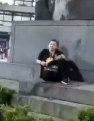 Trumperizar's tweet photo. - Estás dos mujeres fueron atacadas salvajemente por militantes de Massa

- Para ellas no hay Ministerio de la mujer, ni feminismo.

El domingo es Milei o barbarie. https://t.co/OJJJCeYjLX