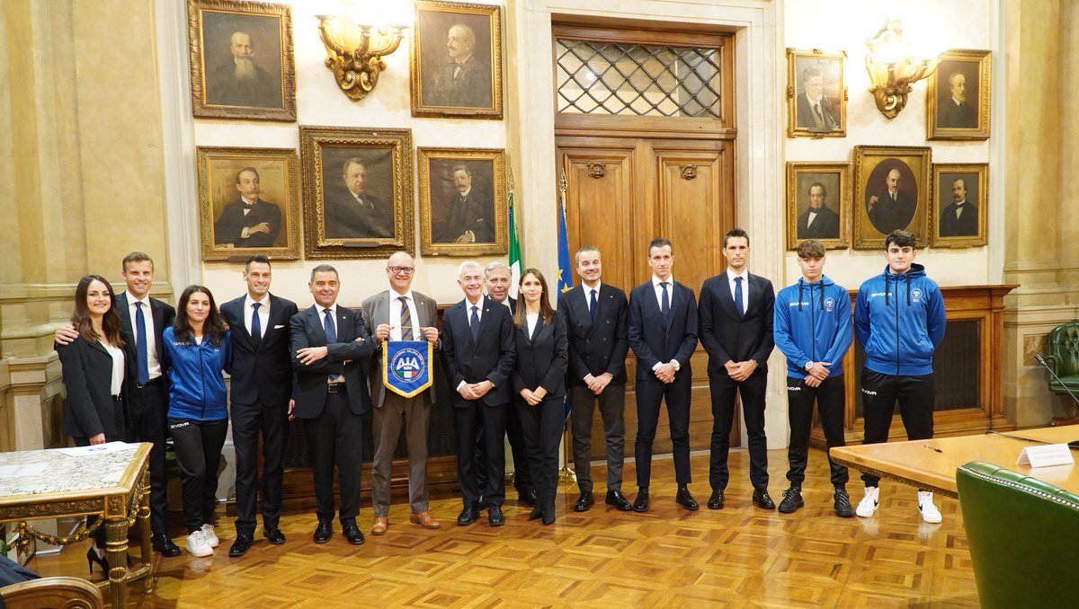 AIA_it's tweet photo. Firmato un protocollo di intesa tra il Ministero dell'#Istruzione e l'#AIA per la promozione della figura dell'#arbitro di #calcio. Leggi la news: https://t.co/3II5QgclJN #arbitri #sport @MIsocialTW https://t.co/6RYA4FgqI1
