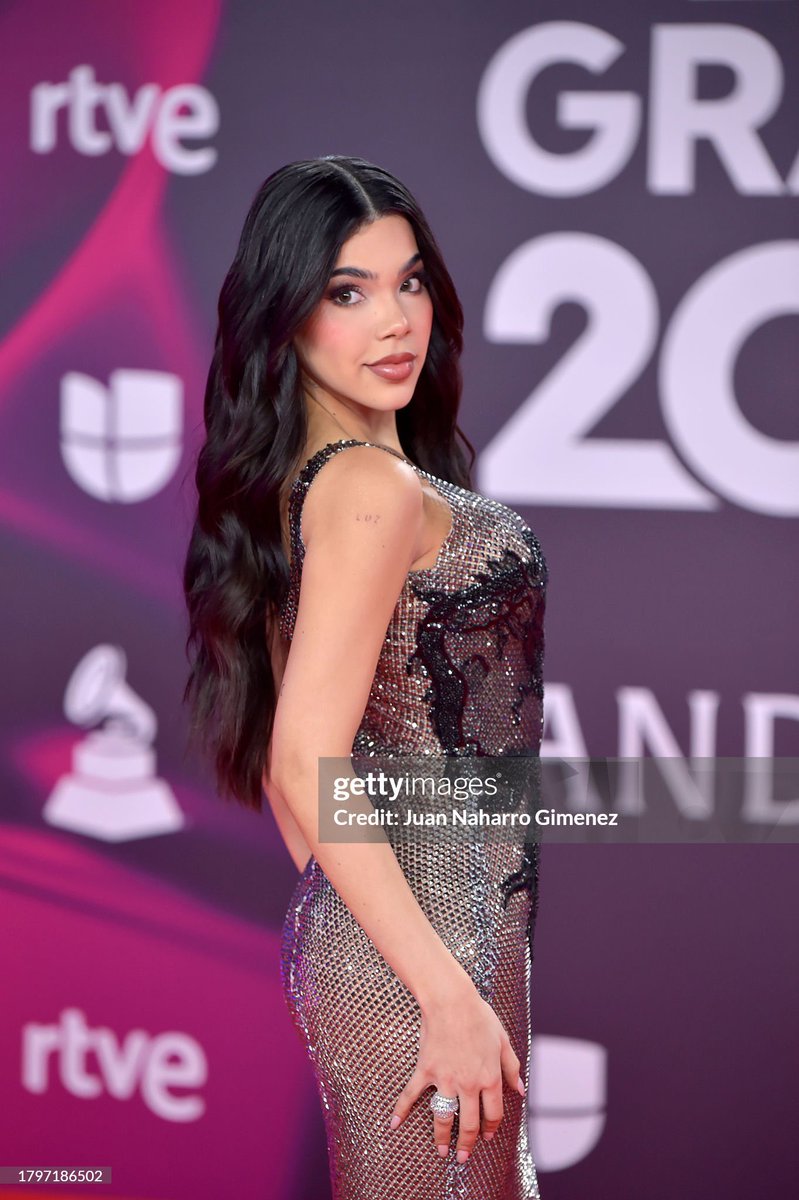 KeniaNoticias's tweet photo. Kenia OS en la alfombra roja de los #LatinGRAMMY   2023 https://t.co/ywFwuLVq4m