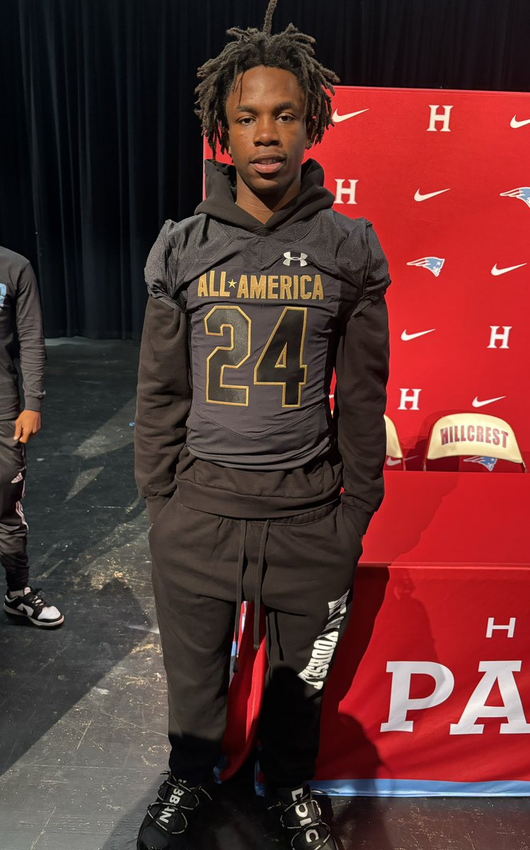 annaesnydr's tweet photo. Was at Hillcrest this afternoon for @BanksTravaris jersey presentation for the 2024 Under-Armour Next All-American game!

Congratulations TJ, he is one of just 100 student athletes in the country to be selected for the game!! https://t.co/Ta9RJ6PNDo