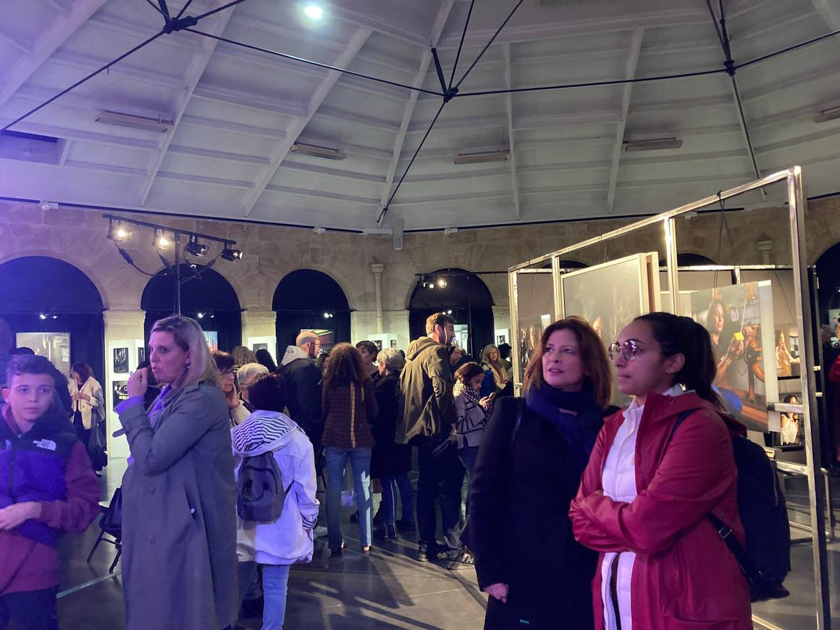 AlexMartin33000's tweet photo. Elles sont viticultrices, gazières, ingénieures, tractoristes. 

Ce soir à #Bordeaux, le vernissage de l’exposition #MixitédesMétiers du photographe Olivier Poggianti les met en valeur.

Engageons-nous plus vite et plus fort pour la place des femmes dans le monde du travail. https://t.co/mMlFZLEI2m