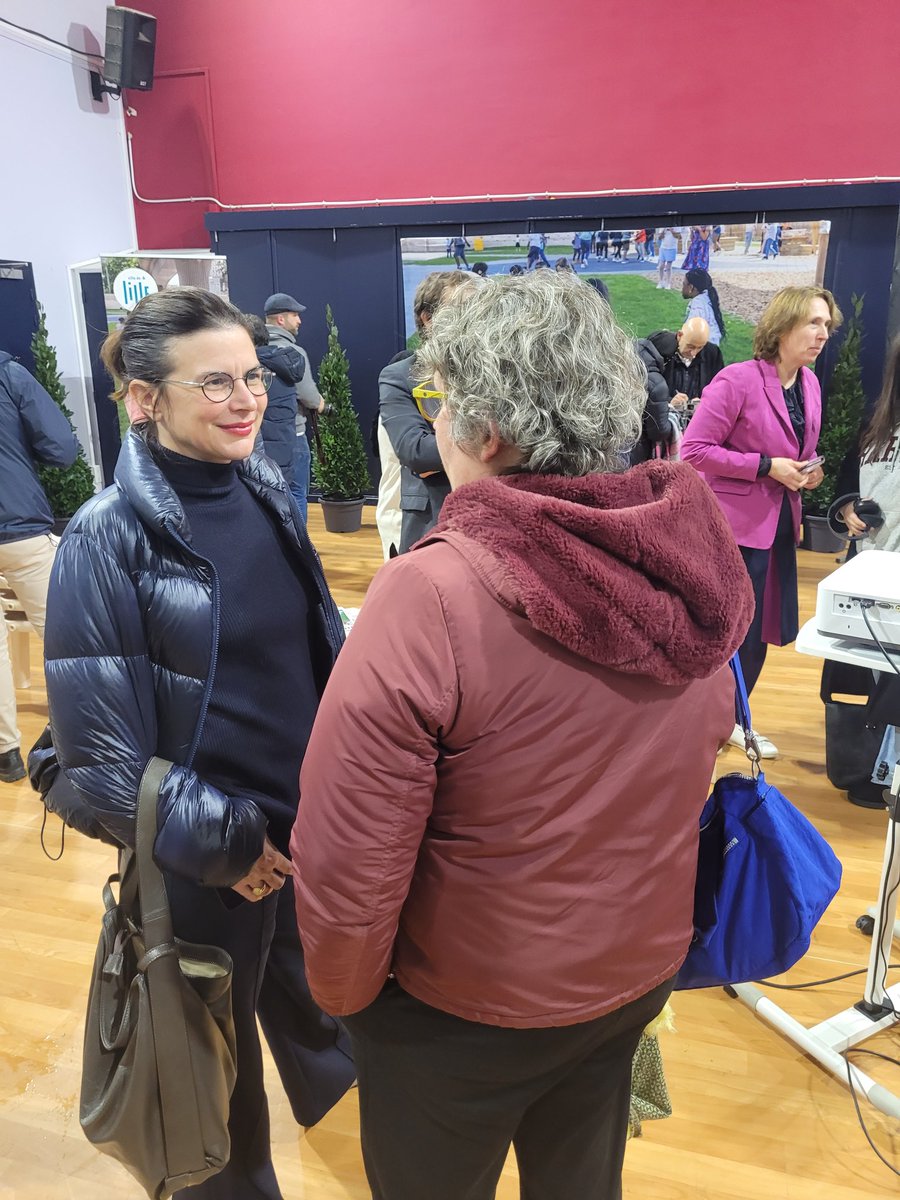 Lille en commun (@lille_en_commun) on Twitter photo Faubourg de Béthune: Nouvelle crèche, métamorphose du quartier, rénovation urbaine, concertations, ferme urbaine, mur anti bruit.. <a href="/EstelleRodes/">Estelle RODES</a> & les élus Lille en Commun ont pu échanger avec les nbx habitants présents à cette rencontre de #MiMandat et répondre à leurs questions Faubourg de Béthune: Nouvelle crèche, métamorphose du quartier, rénovation urbaine, concertations, ferme urbaine, mur anti bruit.. <a href="/EstelleRodes/">Estelle RODES</a> & les élus Lille en Commun ont pu échanger avec les nbx habitants présents à cette rencontre de #MiMandat et répondre à leurs questions