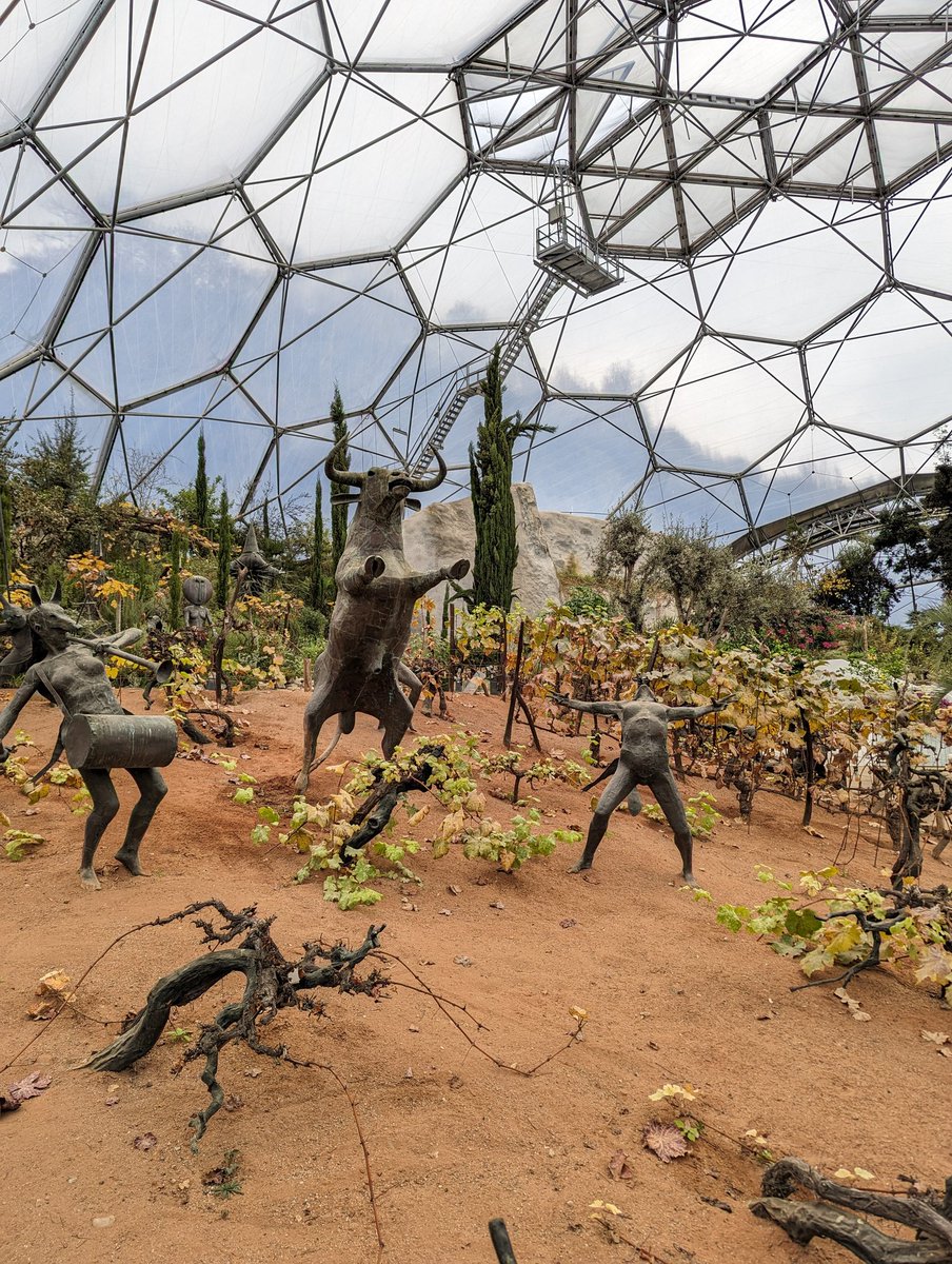 Lovely day with <a href="/JordanTheCoder/">Jord 🧚</a> learning about the family that is @SwCornwall 🙏 top venue too! <a href="/EdenProject/">Eden Project</a>