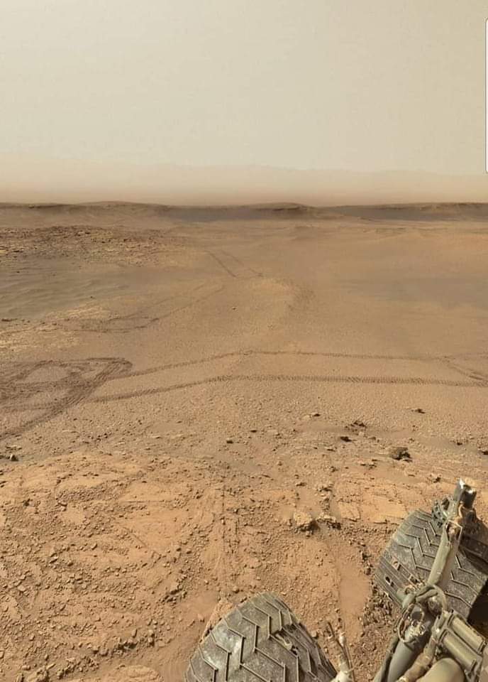 ويبقى جارنا القريب المريخ هو الوحيد الذي قد يمنحنا اجابة لسؤال طالما ارقنا التفكير فيه
هل هناك حياة اخرى خارج الارض ام لا؟.... الصورة حقيقية التقطت من كوكب المريخ...