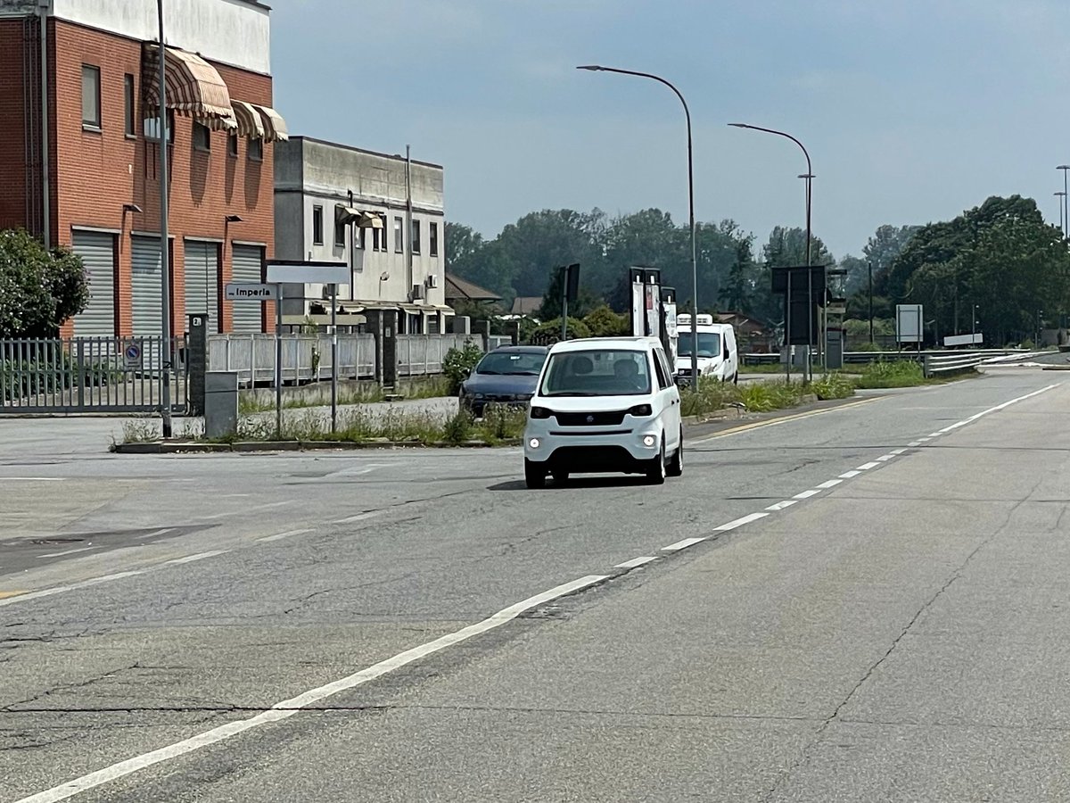 MobyMulti's tweet photo. More photos of the Multi-Moby vehicles on test!
This time, it's the fully electric passenger vehicle driven around the outskirts of Turin, Italy! https://t.co/8koxhqIbak