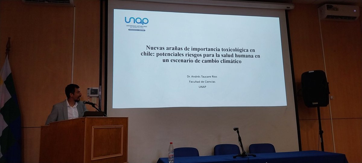 ladetoxuv's tweet photo. Escuchando al Dr  Andrés Taucare. Excelente explicación del origen de los venenos y animales ponzoñosos. #JornadasSoTox @uvalpochile #toxicologia #ctdc12 @facultaddefarm1 https://t.co/ELlpUVcEn4