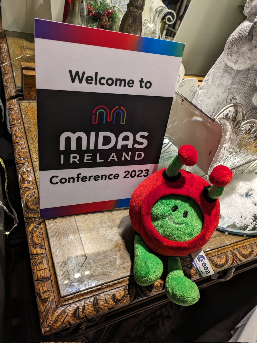 colaistecs's tweet photo. The @colaiste students had opportunity to speak to so many experts here at @MidasIreland #midas2023! Looking forward to the Gala dinner. Congrats to all the MIDAS staff on a great conference and generous sponsors who made it possible! @Esero_ie @esa_education PAXI came too. https://t.co/00rgwUR5tE