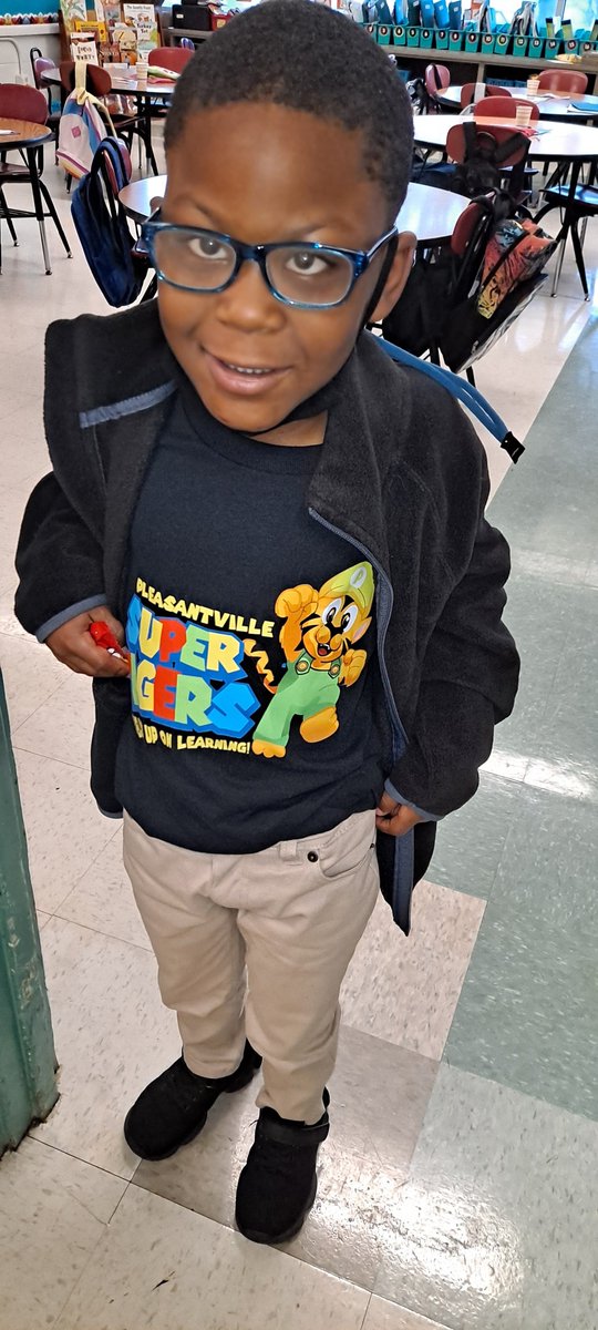 McWisdom4Edu's tweet photo. First grade won BIG on Wednesday with 4 winners of our alphabet drawing wearing their feeder school shirt and 1 winner from Kindergarten sporting his spirit shirt to show everyone that their future starts here @PleasantvilleES! #CollegeAwarenessWeek #LightTheFireWithin https://t.co/9Yn6E4Y5UO