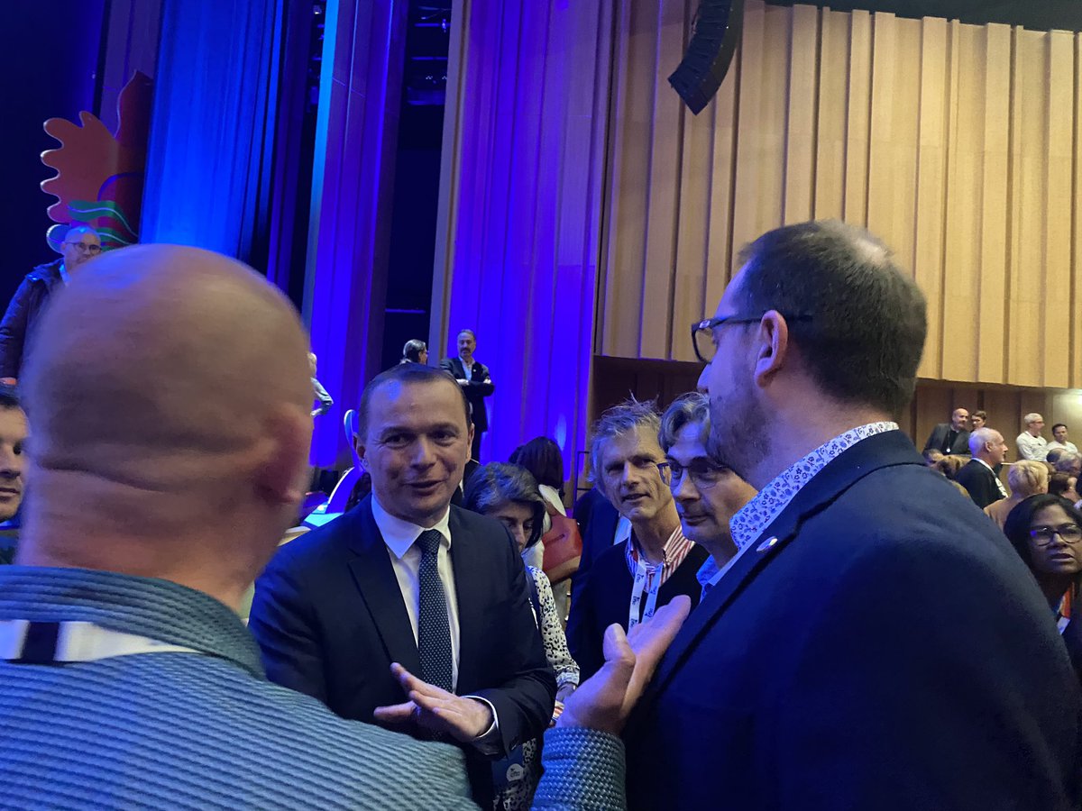 Antho_CHAUVEAU's tweet image. Échange avec @olivierdussopt Ministre du Travail lors du 54ème congrès du @SyndicatCFTC.

#SPASDIS #CFTC #pompiers #Pats
#SDIS #securitecivile