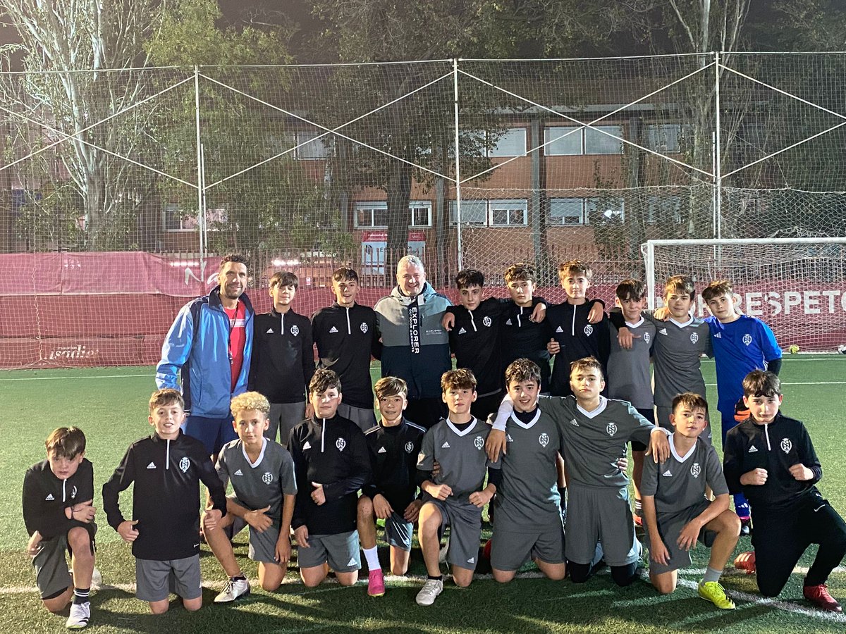 Hoy nos ha visitado mi amigo <a href="/JL_Muros_/">J. L. Muros 🔴⚪️🔴</a>. Una enciclopedia futbolistica y un ejemplo en superación, sacrificio y esfuerzo. Muchas graciaspor este rato!!!
Los chicos se han emocionado... Eres un grande