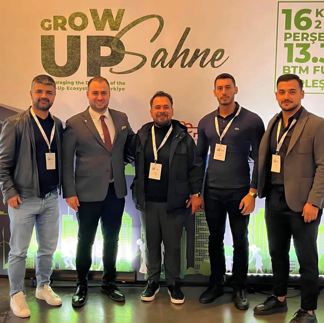oguzhantoraci's tweet photo. MUSIWARS ve PitGrowth'un kurucuları olarak üzerimizde çok emeği olan BTM Genel Müdürü Kıymetli İbrahim Elbaşı ve BTM Girişimcilik ve Ticarileştirme Ofisi Müdürü Değerli Asilcan Türk ile bugünü de ölümsüzleştridik. ツ https://t.co/lGqaYm368I