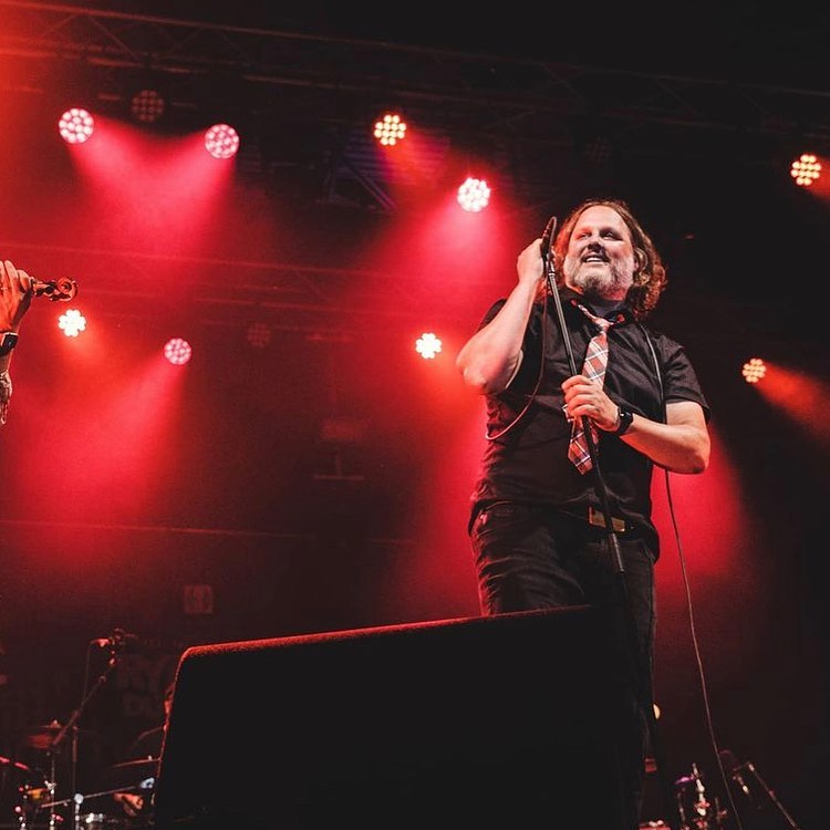 Nos plus sincères condoléances à la famille et aux proches de Karl Tremblay. Karl, que ta lumière brille pour toujours, merci pour tout ce que tu nous as donné. 📷IG: vielfrancois