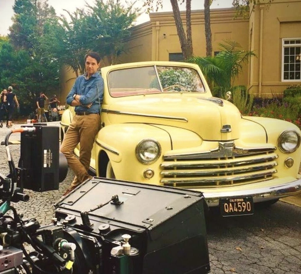 magic973fm's tweet photo. #MagicFacts: El Ford Super De Luxe 47 que vimos en la película "Karate Kid", es el mismo que aparece en la serie "Cobra Kai". Y por cierto, el automóvil hoy pertenece a Ralph Macchio. #magic #tuvidaenmusica #karatekid https://t.co/Qix7sbDp24