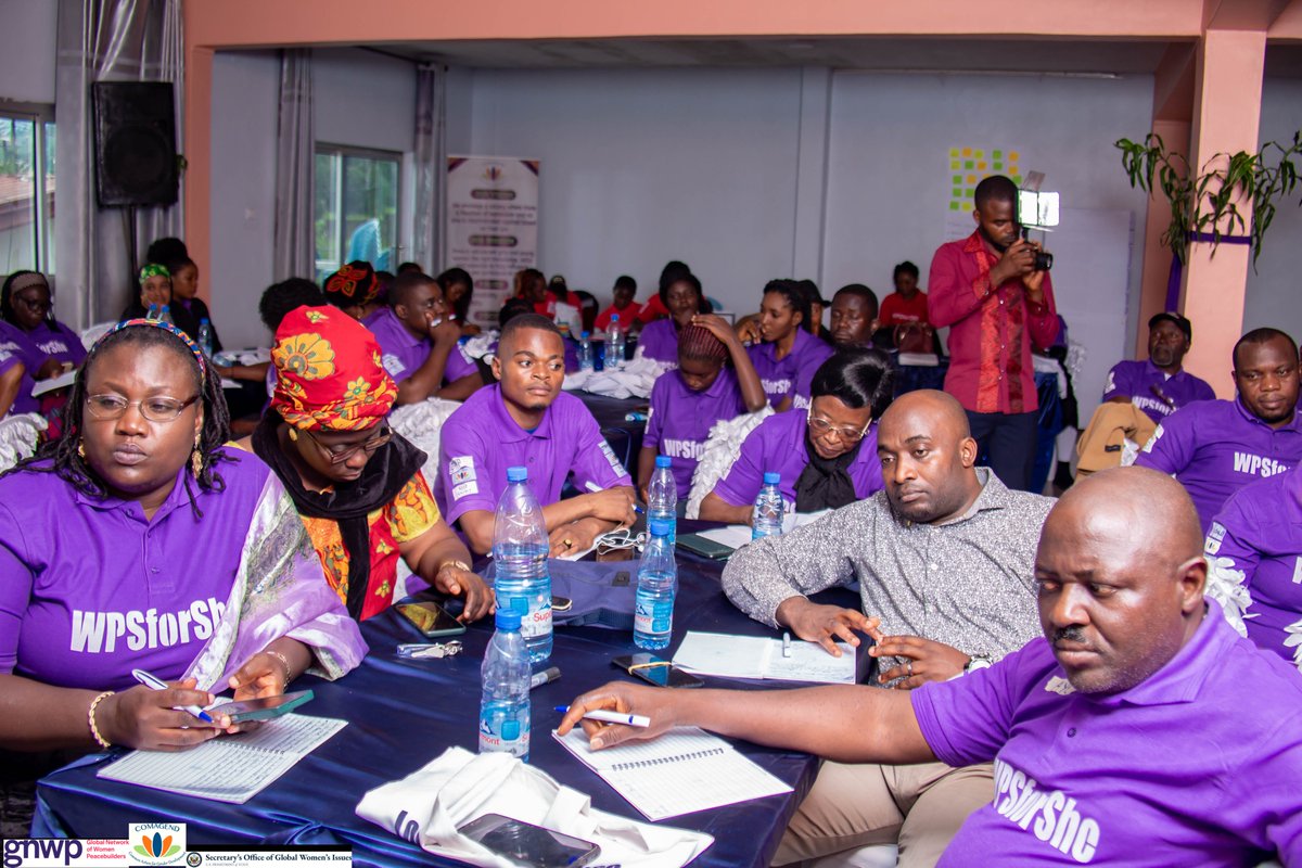 AEviaya's tweet image. Validating the notation #women are not passive
victims, but #AgentsofPeace, was the main highlight
at the #WPSLocalization workshop in #Bamend&
#Bali, as well as showcasing women and their incredible contributions to #Peace and #Security. #WPS4She