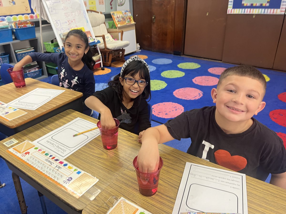 Future science scholars at work!

The 2nd grade Science Club at <a href="/MWDPrimary/">MWDPrimarySchool</a> placed capsules in warm water and made a hypothesis of what they would expand to be once the capsule dissolved.

#ExcellenceOnPurpose @GoMules <a href="/mr_tallon/">Ed Tallon- Principal</a>