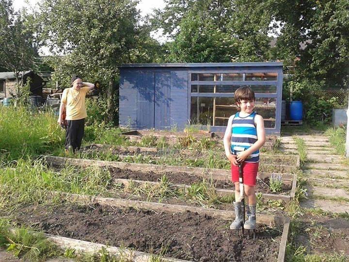 GreenFGeorge's tweet image. Community gardening projects have seen me right over the years, that’s why I’m happy to share Nature Hub’s new pot of funding dosh to help groups relax and connect with nature through shared green spaces. 
Up to £6k going, have a mooch here 👉
tinyurl.com/mu5fw2n 
@hubbubUK