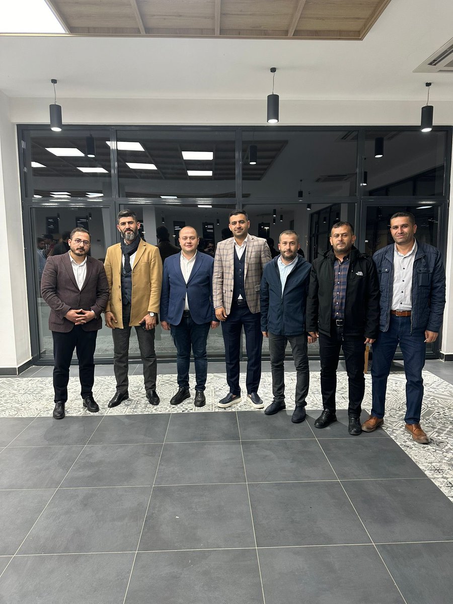 Bu fotoğraf vefanın, kardeşliğin ve dostluğun göstergesi..
Ak Gençlik Çumra ailesinin ilk günden bugüne kadar başkanları Mümin, Osman, Fatih, Akif ve Arif Başkanlarımız ve yönetimleri ile beraberdik. Allah daim etsin, birlik ve beraberliğimizi bozmasın.