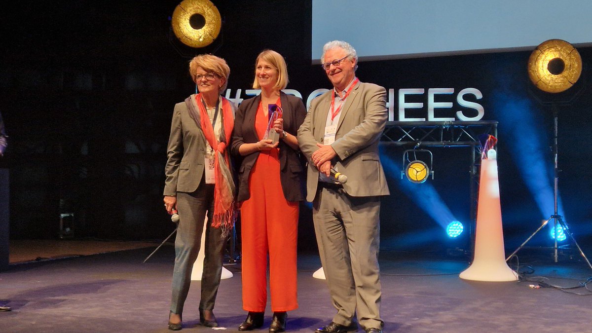 CCIduCHER's tweet photo. [#TropheesCher] 📣 Après une session live pitch, #bavardises remporte le trophée dans la catégorie 𝗠𝗮 𝗦𝘁𝗮𝗿𝘁𝘂𝗽 👏🏼 Bravo aux 2 autres nommés ! #lesattentionnees @InMindFR 

Prix remis par la @CCIduCher et le @departement_18 
#entrepreneuriat
@leberry_fr  #BourgesPlus https://t.co/nS3rAoLIJt