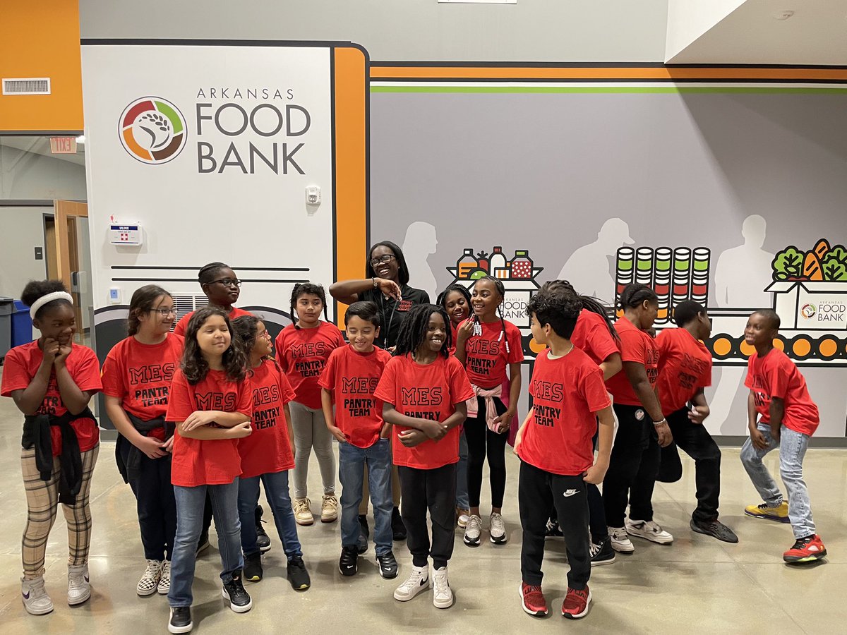 These students are nothing short of amazing….we went to the @arfoodbank today and we’re able to assist them in packing enough meals for 6,000 people.

@CityLittleRock @lrsd @DrJermallWright