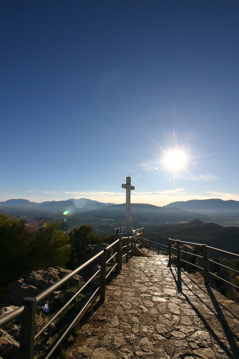 Chusguti1's tweet photo. Cruz del castillo de  Santa Catalina en Jaén.
#Hacerfotos #Jaen #Andalucia #FOTOS #FotoHistoria https://t.co/7QN9KqMvEv