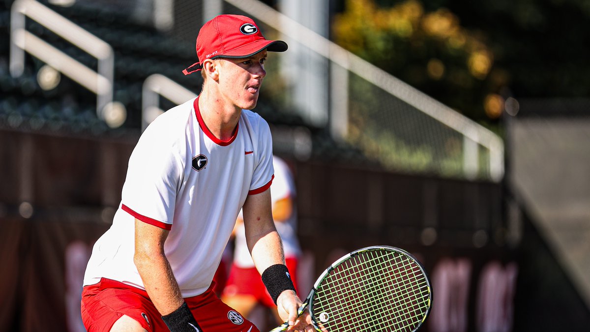 'Being here surrounded by these great coaches and these players that have pushed me already these four months, it's been really helpful for my development as both a player and a person.' Read more on freshman Davis Taylor: 📰: gado.gs/b52 #HeartTeam // #GoDawgs